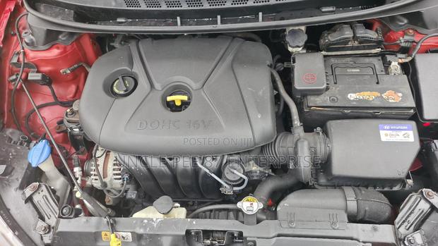 Hyundai Elantra Limited Sedan FWD (1.8L 4cyl 6A) 2016 Red photo 4