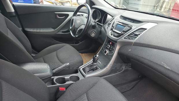 Hyundai Elantra Limited Sedan FWD (1.8L 4cyl 6A) 2016 Red photo 7