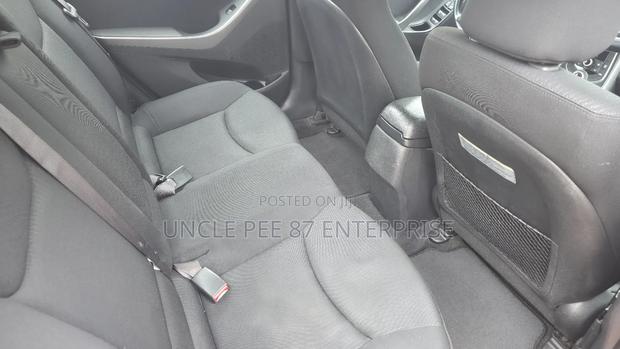 Hyundai Elantra Limited Sedan FWD (1.8L 4cyl 6A) 2016 Red photo 8