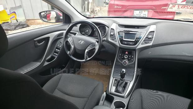 Hyundai Elantra Limited Sedan FWD (1.8L 4cyl 6A) 2016 Red photo 9