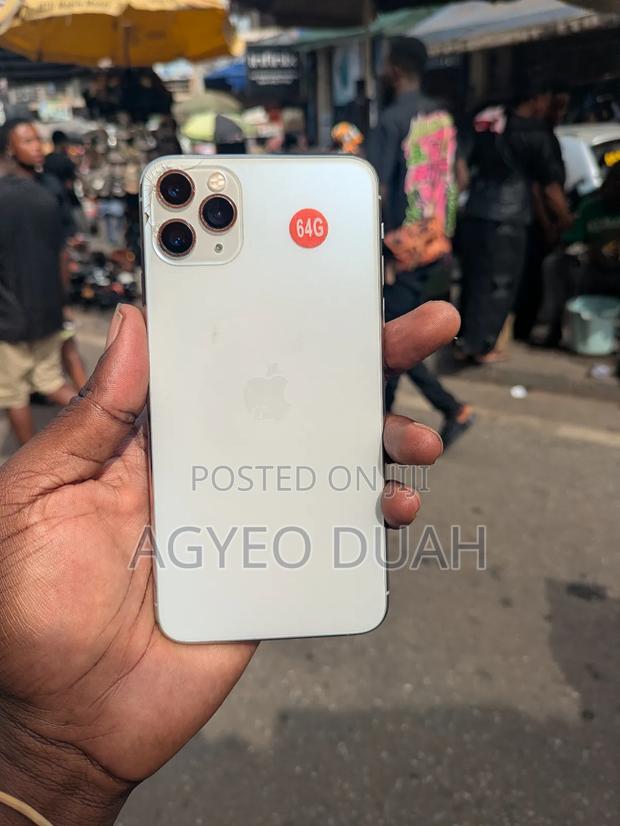 Apple iPhone 11 Pro Max 64 GB White photo 3
