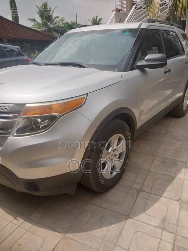 Ford Explorer 2012 Silver photo 4
