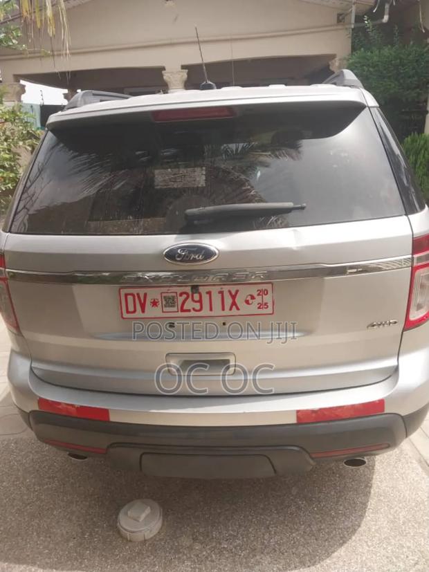 Ford Explorer 2012 Silver photo 6