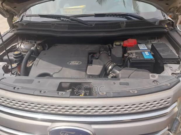 Ford Explorer 2012 Silver photo 7