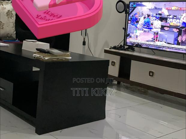Synix 43inches Smart Digital Satellite Tv and a Center Table Available photo 2