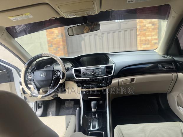 Honda Accord 2017 White photo 4