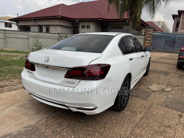 Honda Accord 2017 White photo 3
