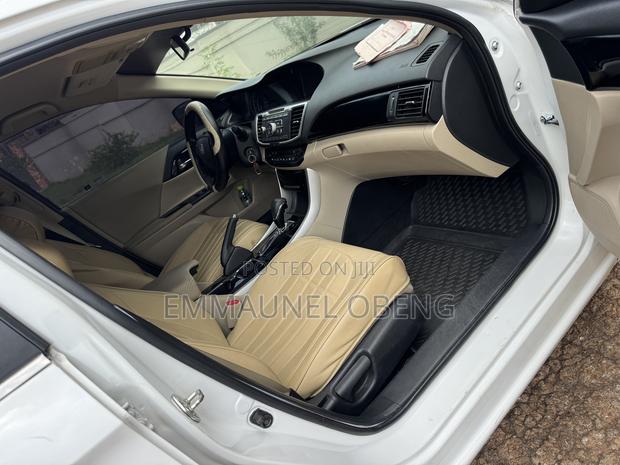 Honda Accord 2017 White photo 7