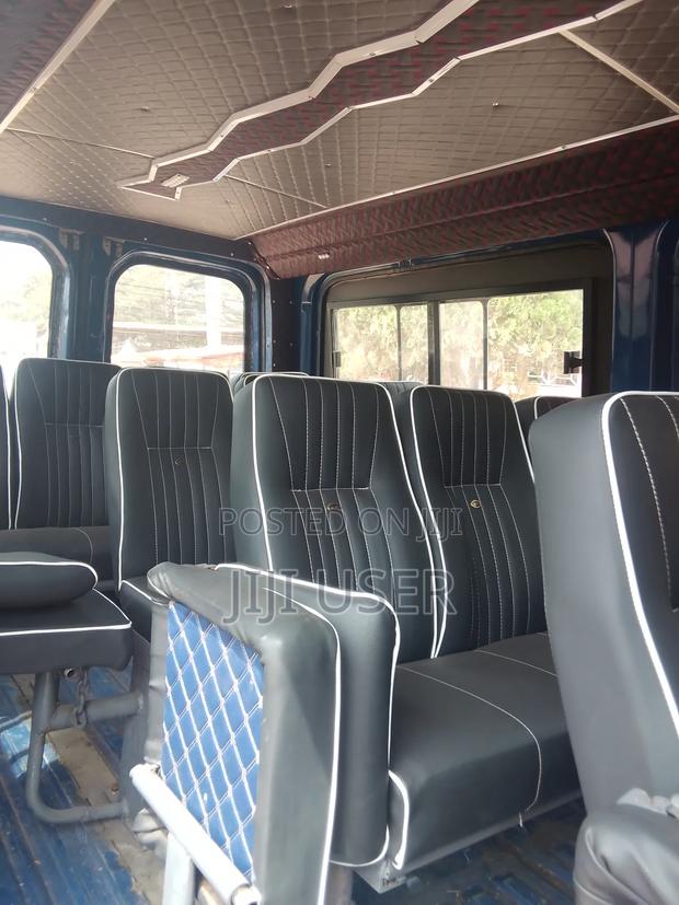 Mercedes-Benz Sprinter 2012 Blue photo 2