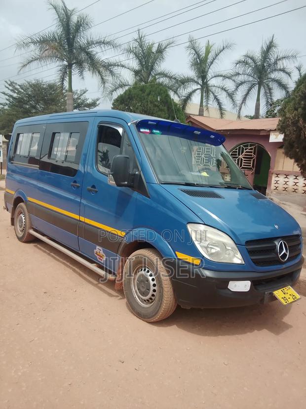 Mercedes-Benz Sprinter 2012 Blue photo 3