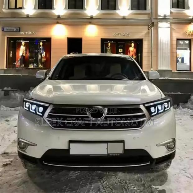2012-2013 Toyota Highlander Headlights photo 2