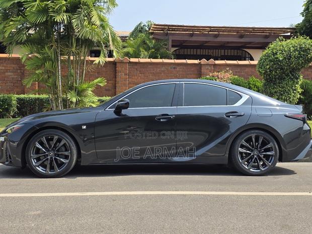 Lexus IS 2022 Black