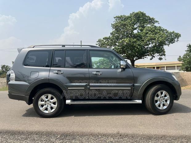 Mitsubishi Pajero V80 3.5 V6 GL/GLS 2019 Brown photo 3