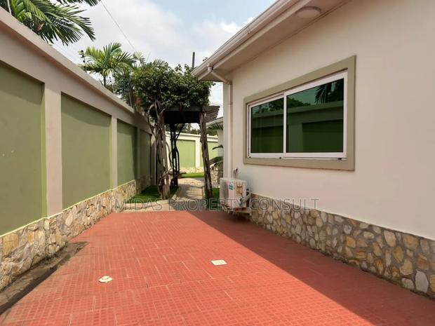 8bdrm House in Cantonment, Cantonments for rent photo 4
