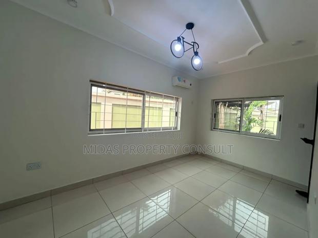 8bdrm House in Cantonment, Cantonments for rent photo 6