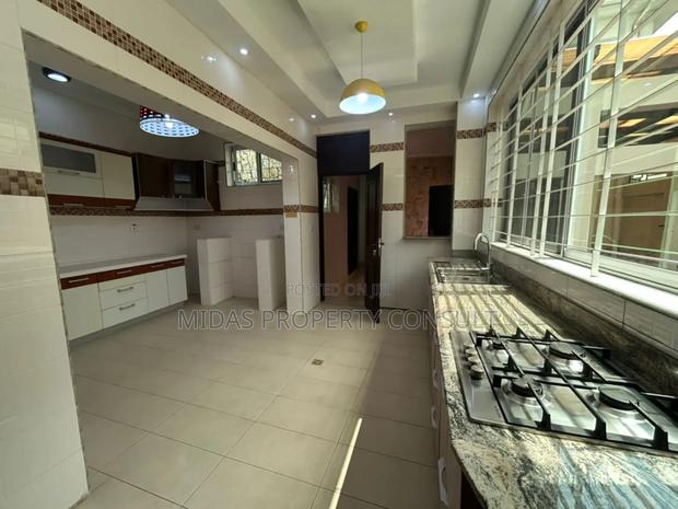 8bdrm House in Cantonment, Cantonments for rent photo 7
