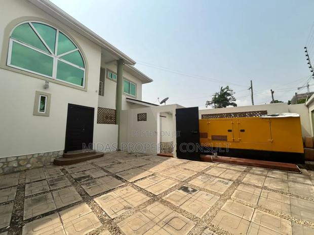 8bdrm House in Cantonment, Cantonments for rent photo 2