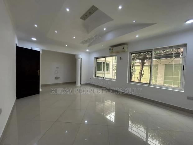8bdrm House in Cantonment, Cantonments for rent photo 10