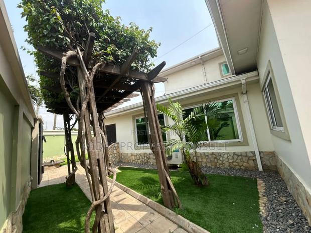 8bdrm House in Cantonment, Cantonments for rent photo 3
