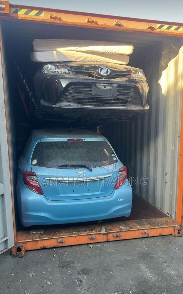 Toyota Vitz 1.3 AWD 3dr 2015 Blue photo 6