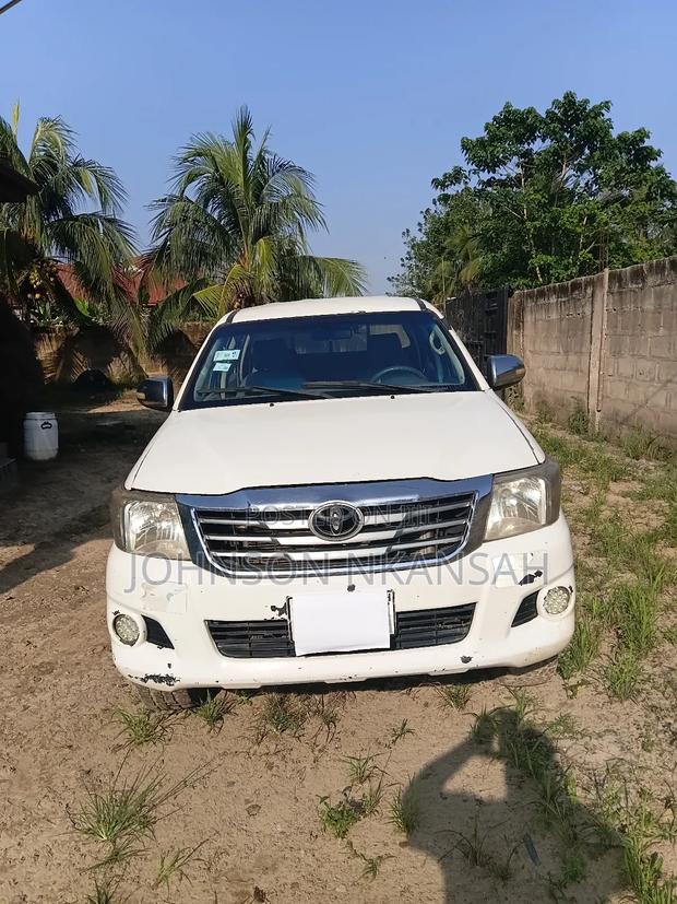 Toyota Hilux 2010 White