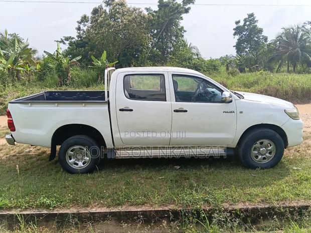 Toyota Hilux 2010 White