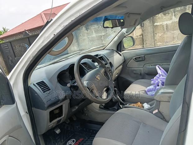 Toyota Hilux 2010 White