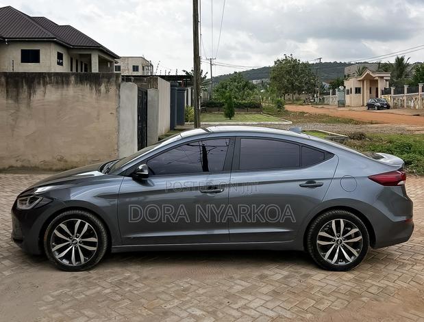 Hyundai Avante 2018 Gray photo 3