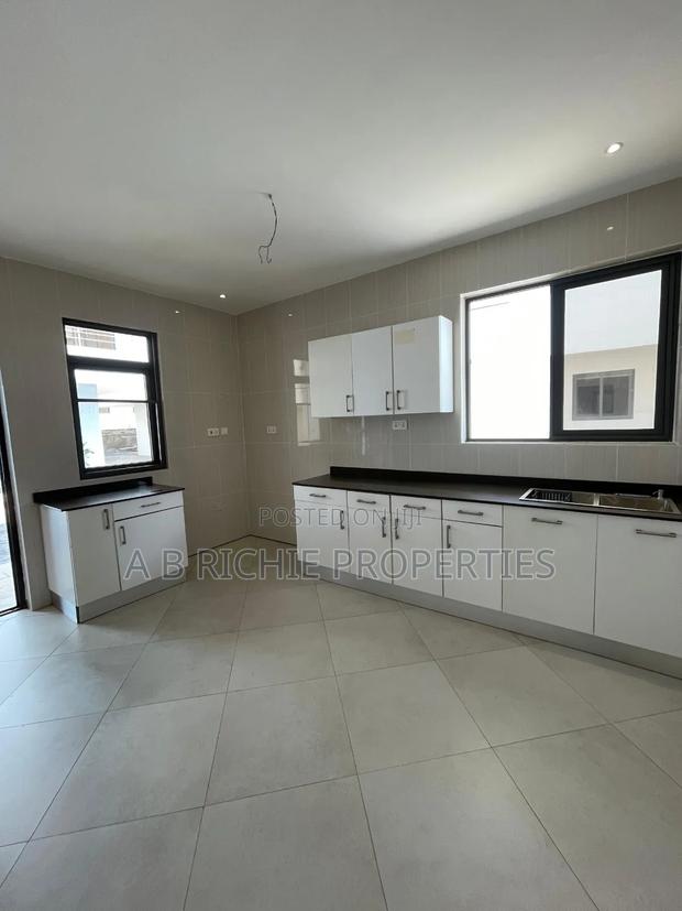 3bdrm Townhouse / Terrace in Ab Richie Properties, Abelemkpe for rent · Photo 3