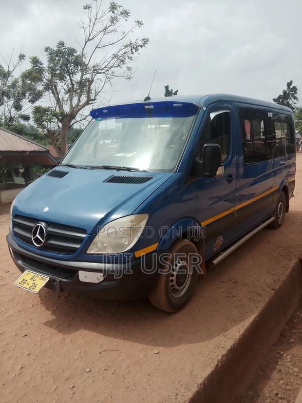 Mercedes-Benz Sprinter 2012 Blue photo 4