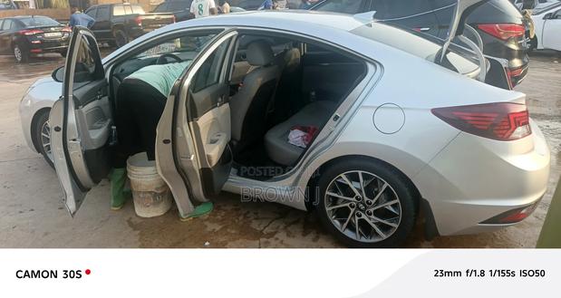 Hyundai Elantra SEL 2019 Silver photo 2