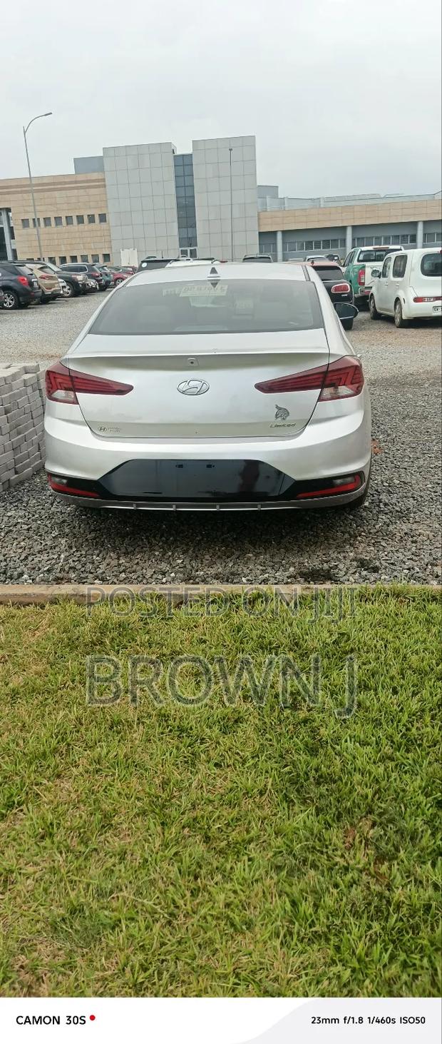 Hyundai Elantra SEL 2019 Silver photo 4