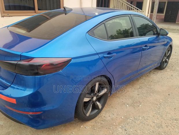 Hyundai Elantra Limited Sedan FWD (2.0L 4cyl 6A) 2017 Blue