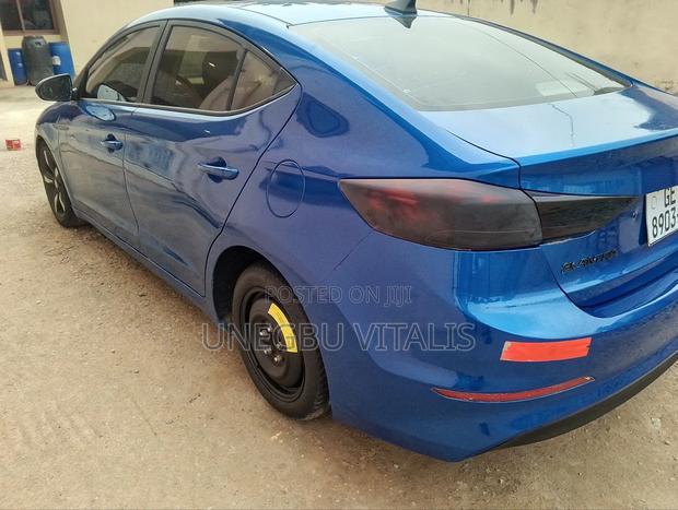 Hyundai Elantra Limited Sedan FWD (2.0L 4cyl 6A) 2017 Blue