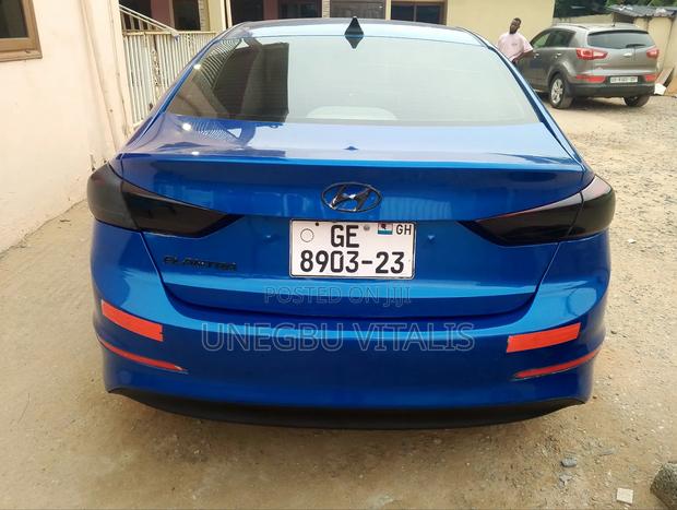 Hyundai Elantra Limited Sedan FWD (2.0L 4cyl 6A) 2017 Blue