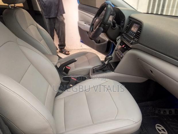 Hyundai Elantra Limited Sedan FWD (2.0L 4cyl 6A) 2017 Blue