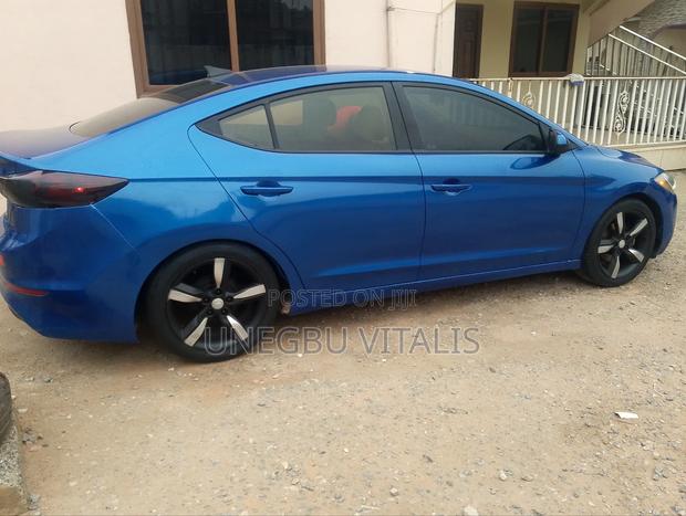 Hyundai Elantra Limited Sedan FWD (2.0L 4cyl 6A) 2017 Blue