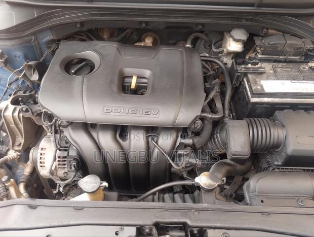 Hyundai Elantra Limited Sedan FWD (2.0L 4cyl 6A) 2017 Blue