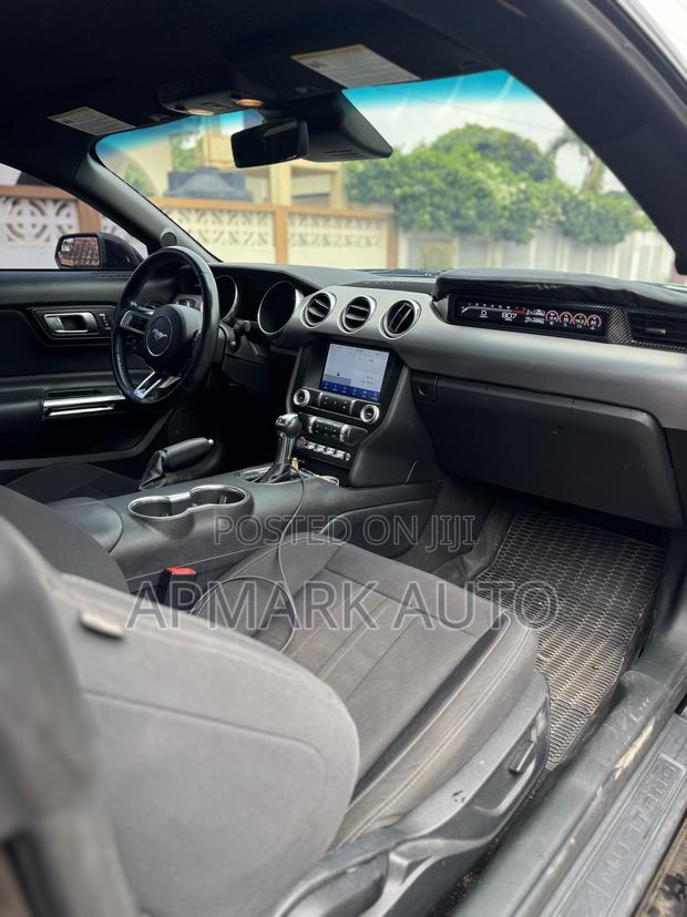 Ford Mustang EcoBoost Premium Fastback 2020 Black photo 9