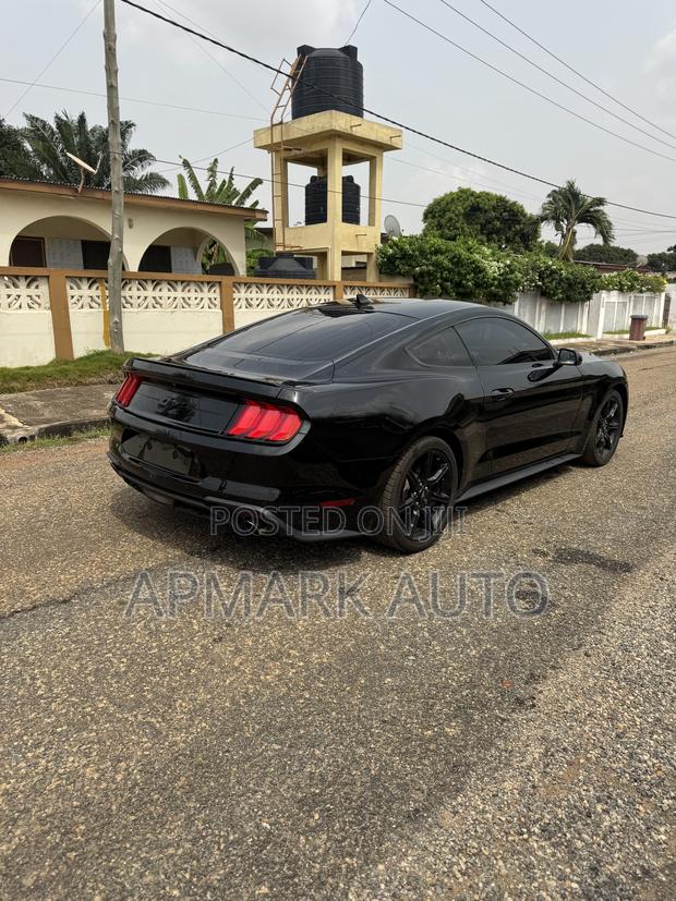 Ford Mustang EcoBoost Premium Fastback 2020 Black photo 3