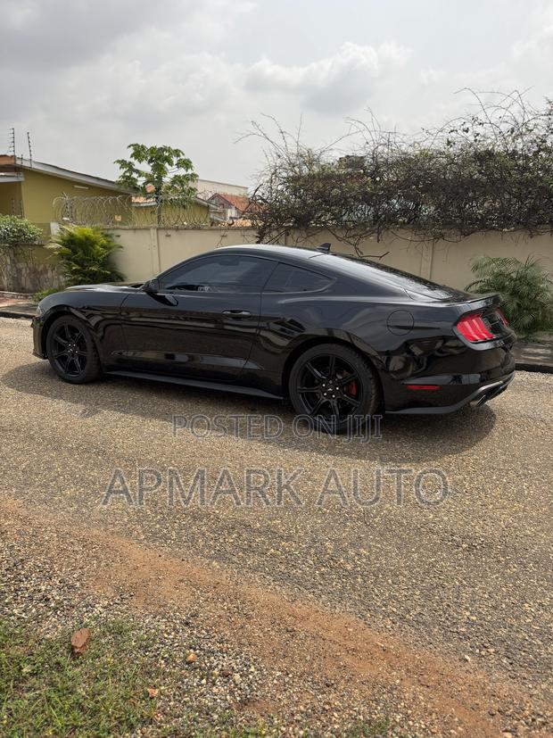 Ford Mustang EcoBoost Premium Fastback 2020 Black photo 4