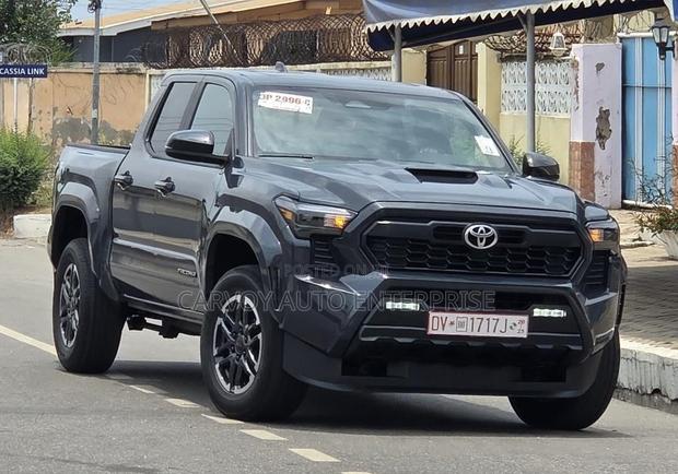 Toyota Tacoma SR5 XtraCab 6' Bed AT 2024 Gray