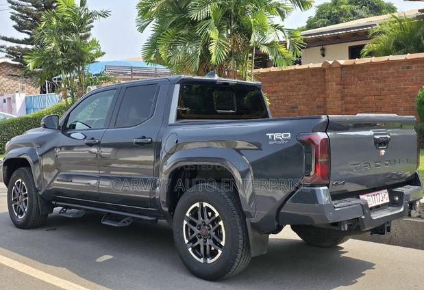 Toyota Tacoma SR5 XtraCab 6' Bed AT 2024 Gray