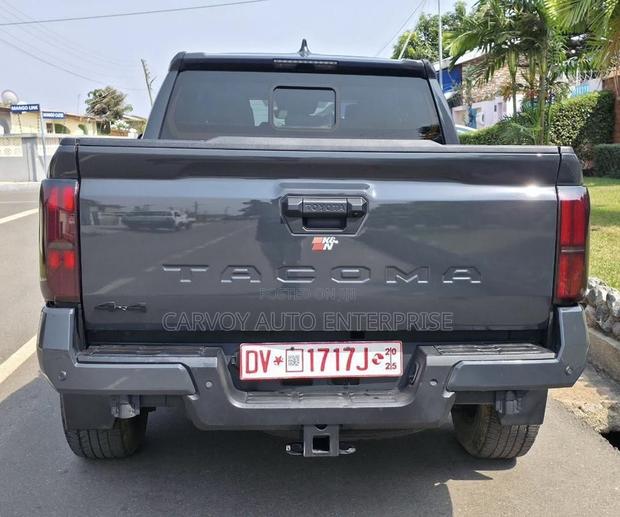 Toyota Tacoma SR5 XtraCab 6' Bed AT 2024 Gray