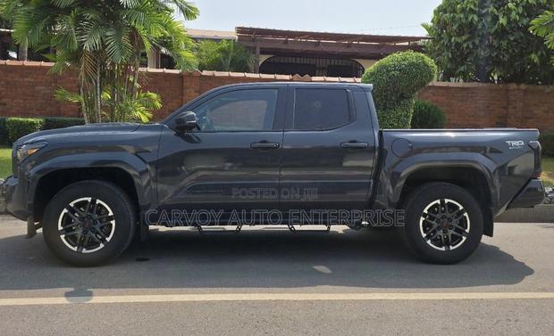 Toyota Tacoma SR5 XtraCab 6' Bed AT 2024 Gray