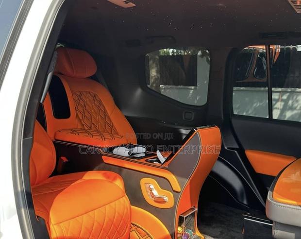 Toyota Land Cruiser LC300 2025 White