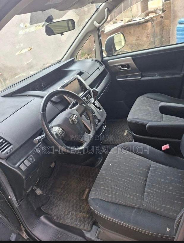 Toyota Voxy 2012 Silver