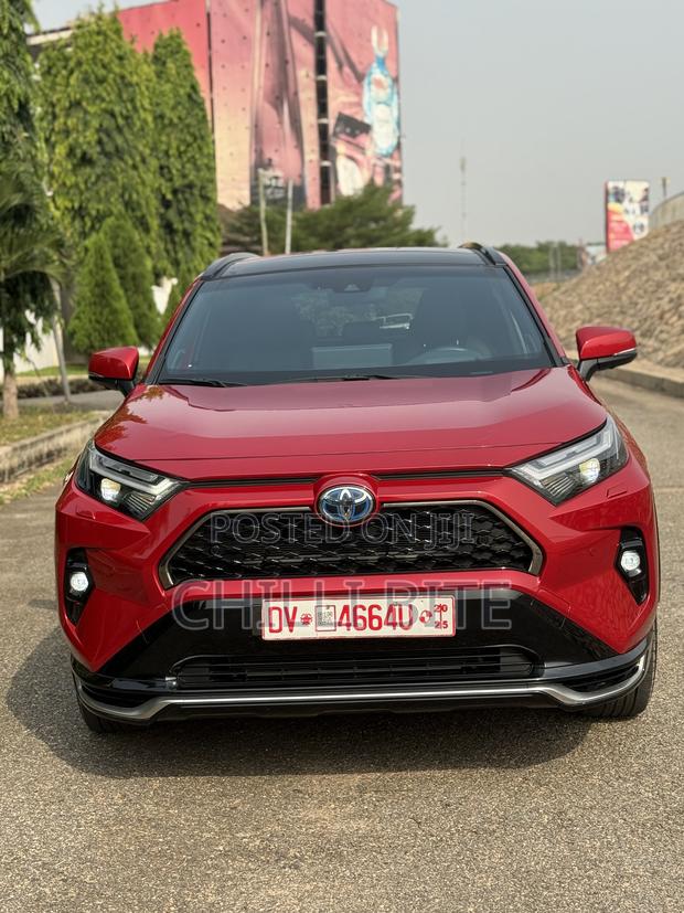 Toyota RAV4 XLE Premium 2025 Red