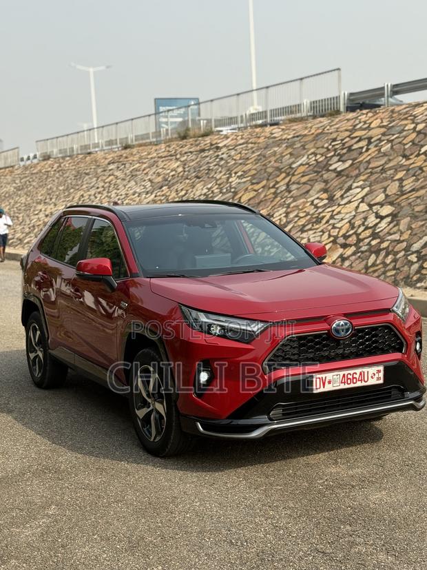 Toyota RAV4 XLE Premium 2025 Red photo 3