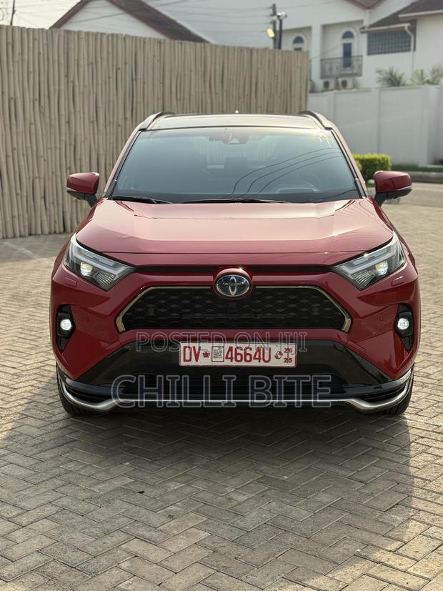 Toyota RAV4 XLE Premium 2025 Red photo 9